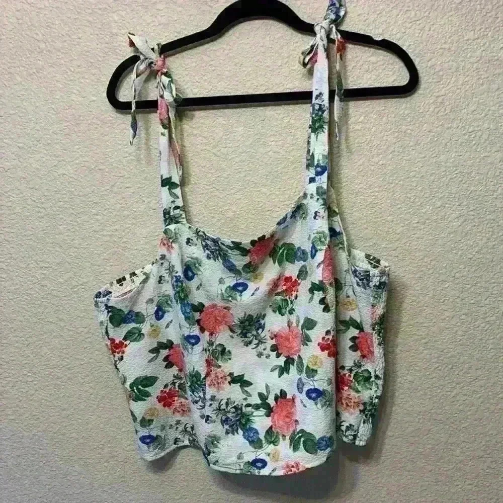 Floral tie strap Old Navy Tank sz 2x plus size flowers flowy smocked summer